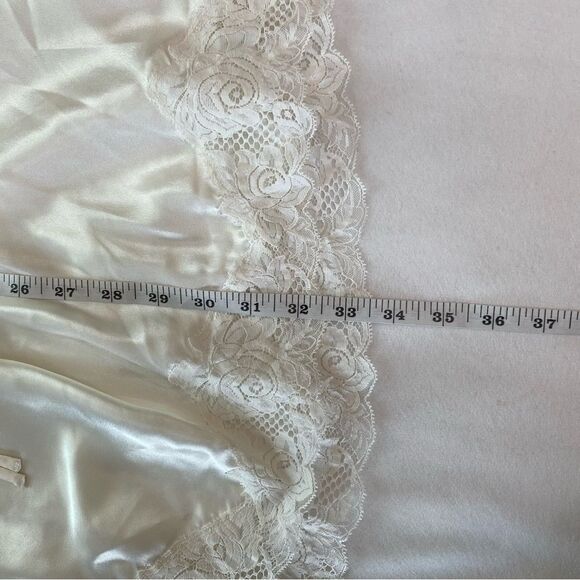 Y2K Victoria’s Secret Bridal Ivory Satin and Lace Slip Dress Size Medium - Picture 16 of 16
